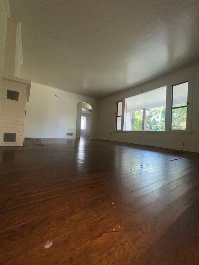 Foto del edificio - PRICED REDUCED 3 Bedroom House AVAILABLE A...