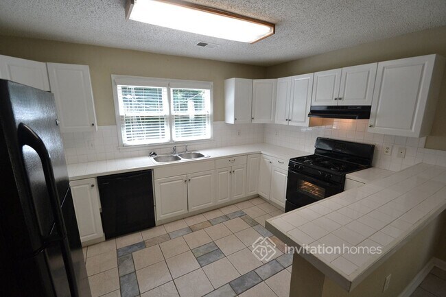 Building Photo - 161 Walthall Ave SE