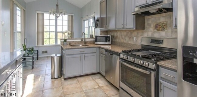 Building Photo - 213 Winding Hill Dr