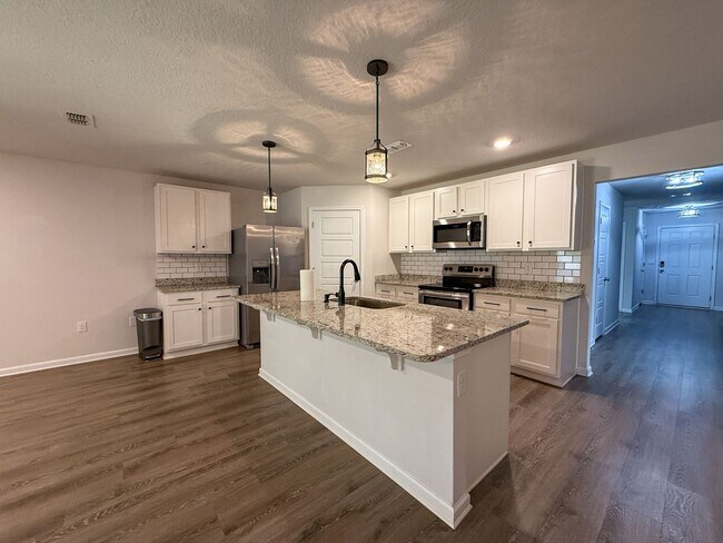 Foto del edificio - 4 Bedroom 2 Bath Home for Rent in Birch Run Subdivision! Energy Efficient Solar Panels to Help Lo...