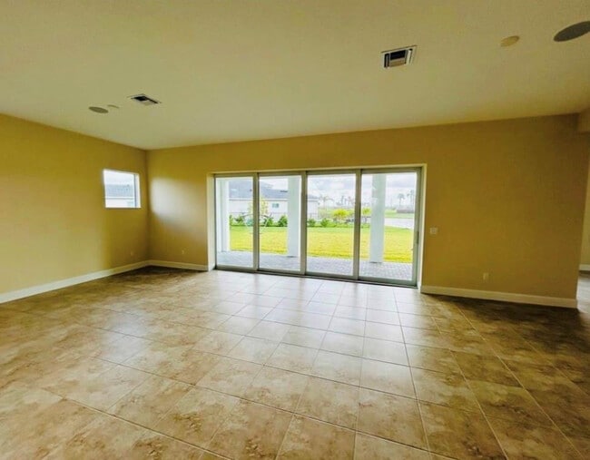 Foto del edificio - 5199 Liberty Ln