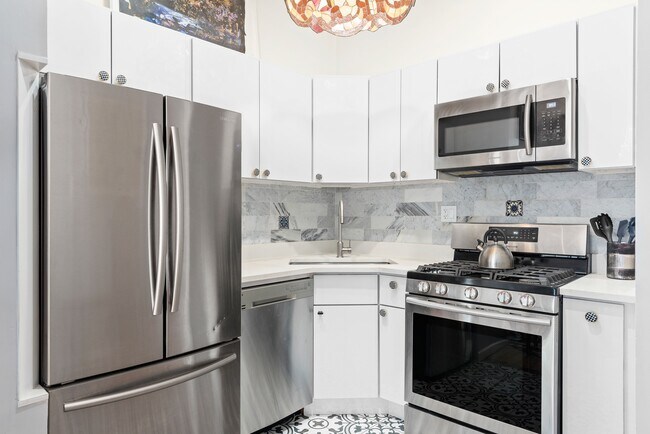 Building Photo - 227 Edgecombe Ave