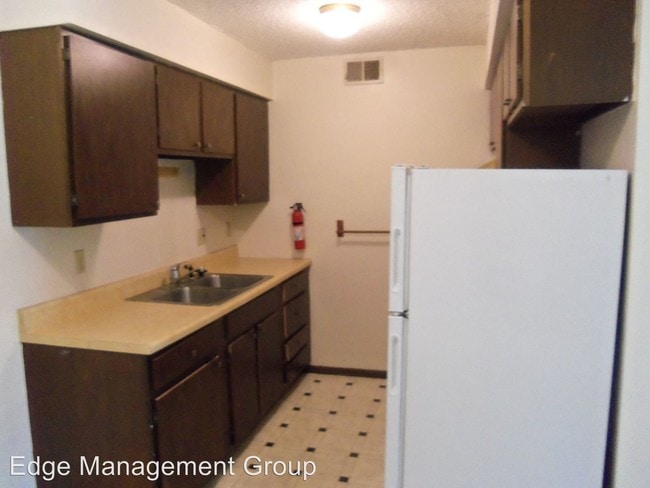 Building Photo - 1105 Kent Cir