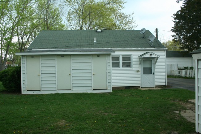 Building Photo - 121-127 Wilson Ave