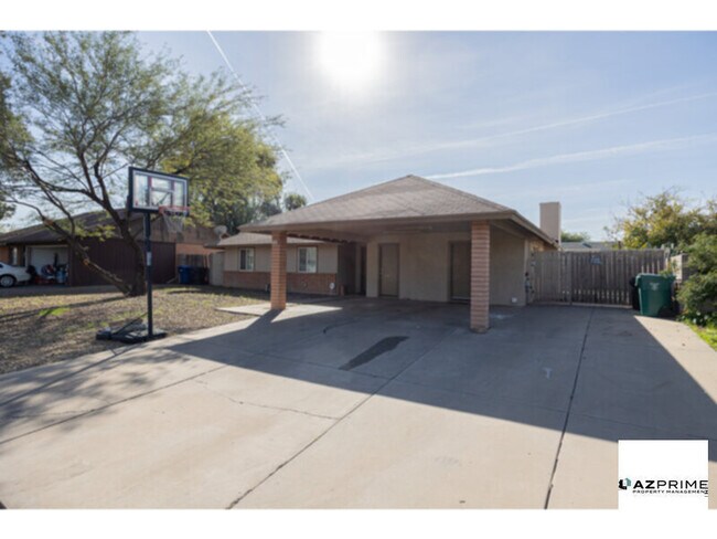 Foto del edificio - Welcome To A One-Of-A-Kind Updated 3/2 Home In Mesa, Where Thoughtful Updates And Inviting Charm Com