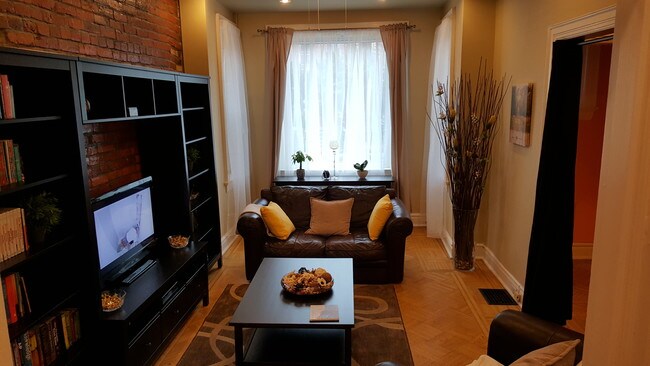 Foto del edificio - 1355 Newton St NW