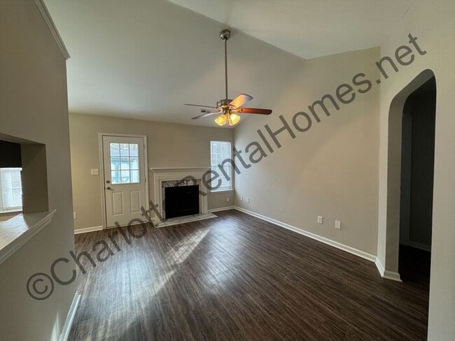 Building Photo - Ranch Home in Charlotte