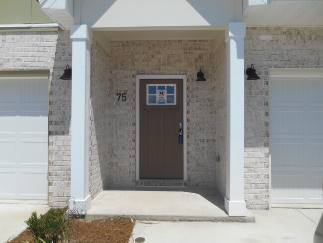 Entry Porch - 400 Mattie M Kelly Blvd