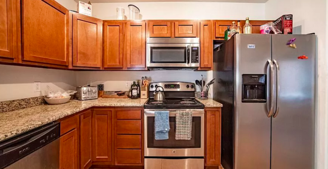Building Photo - FULLY REMODELED HOME WITHIN A SHORT DISTAN...
