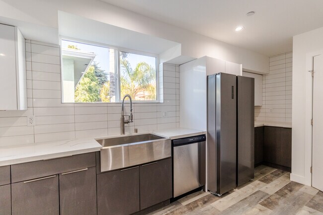 Foto del edificio - 1307 N Orange Dr