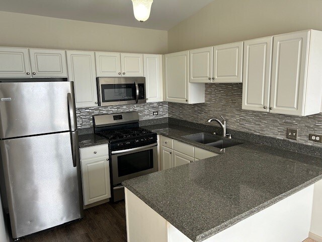 Building Photo - 1103 Stratford Ct