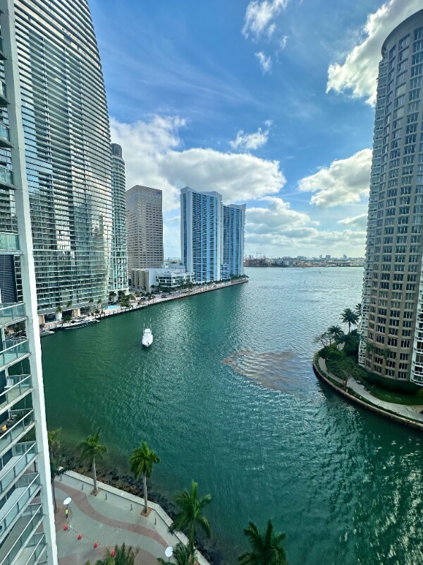 Foto del edificio - 475 Brickell Ave