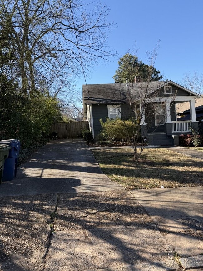 Photo - Fully Gated 3 Bed 2 Bath Plus Bonus Room Apartment