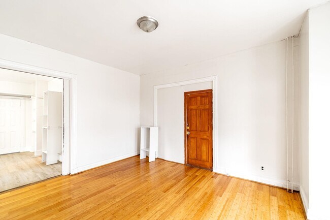 Foto del edificio - 815 Pavonia Ave