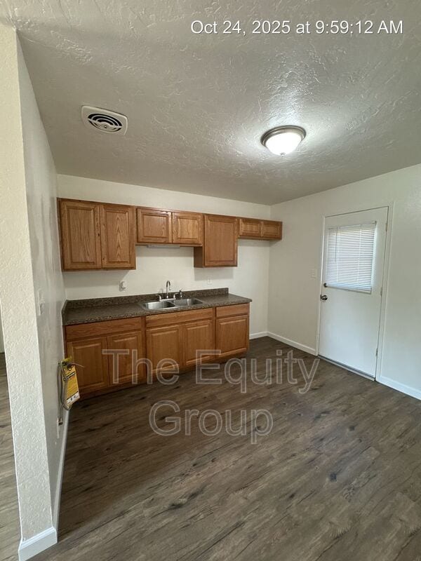 Foto del edificio - 149 N Castle Rock St