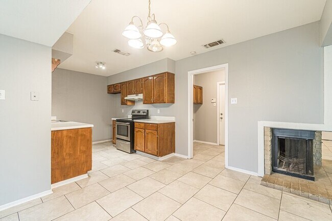 Building Photo - 7415 Saddlewood St