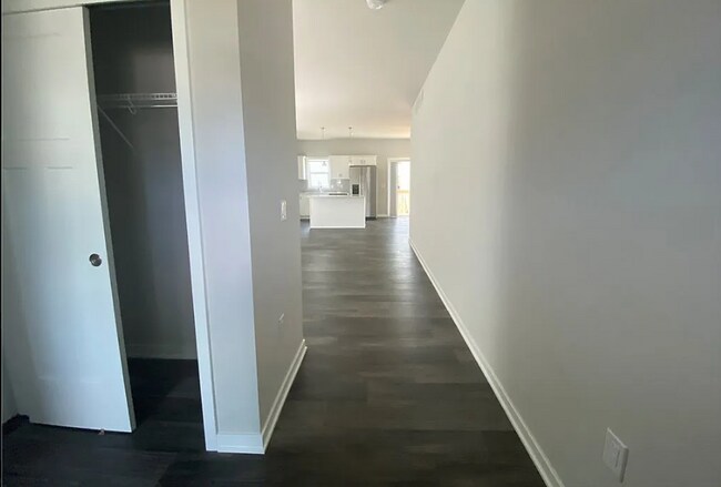Building Photo - 15120 Goldenrod Dr