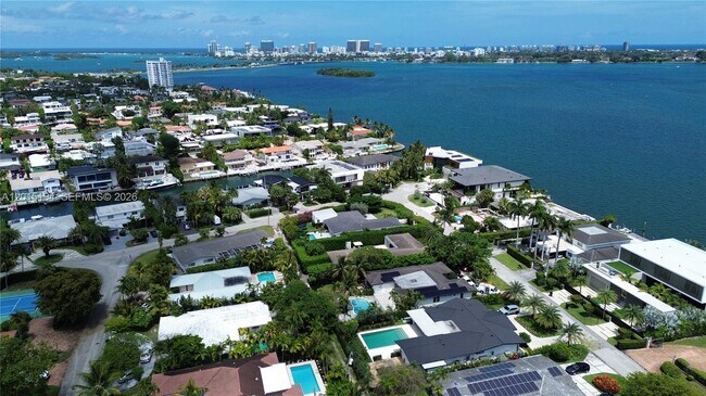 Building Photo - 11445 N Bayshore Dr