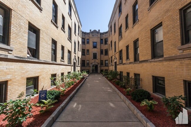 Building Photo - 427 W Belden Ave