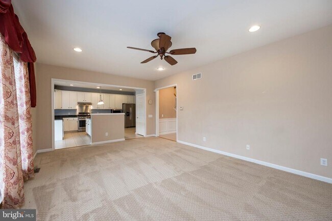 Building Photo - 311 Elmhurst Dr