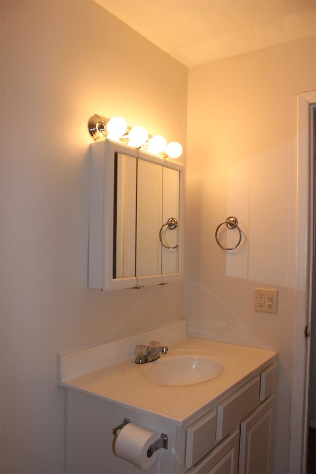 Foto del edificio - 1300 Brimfield Dr