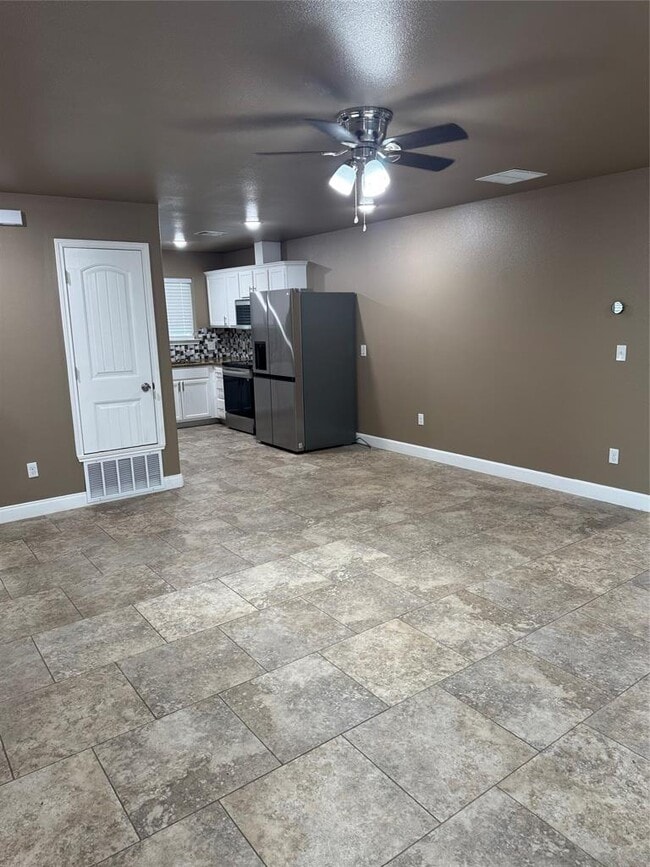 Foto del edificio - 5706 Melody Ln