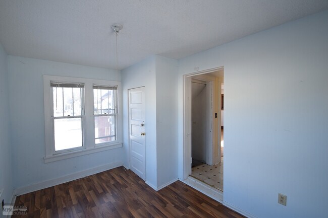 Building Photo - 926 N Fair Oaks Ave