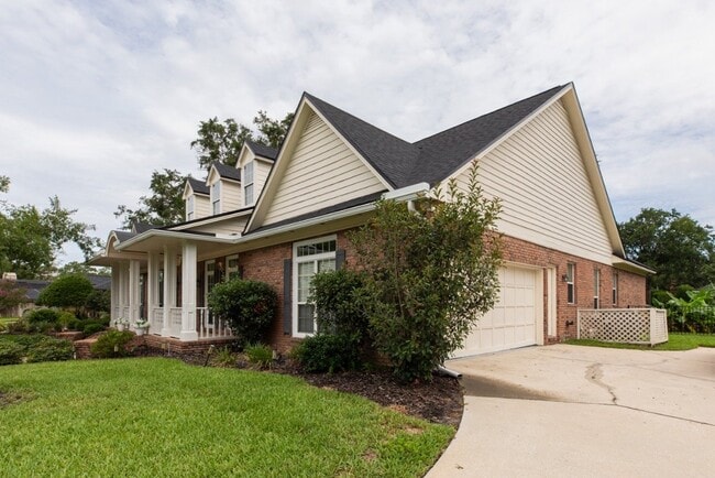 Building Photo - 3667 Cattail Dr S