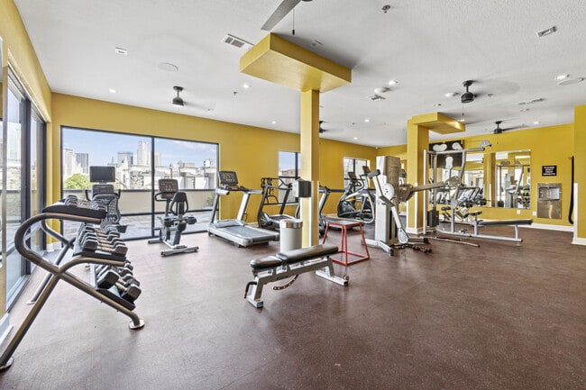 Building Photo - 1812 Hickory St