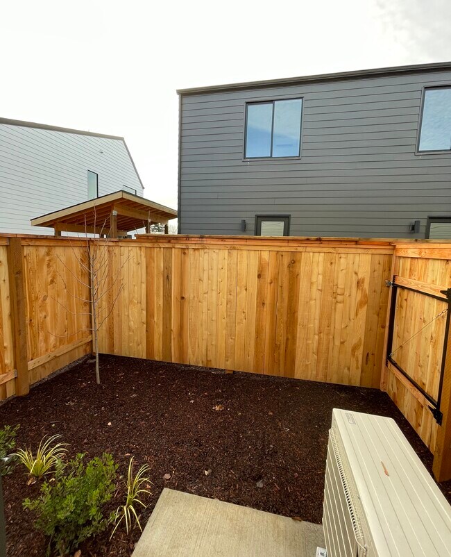 Foto del edificio - Emerald Townhomes