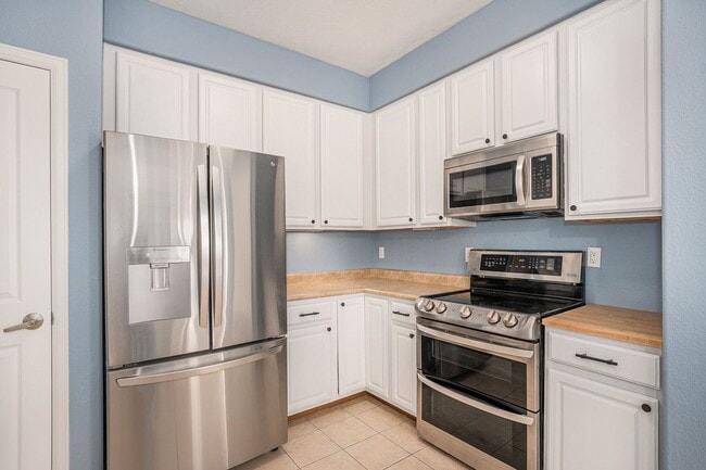 Foto del edificio - Available NOW!  2 Bedroom 2 Bath Beautiful Townhome