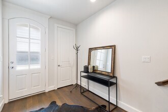 Building Photo - 2711 Stelter Pl