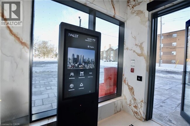 Building Photo - 2088 James St