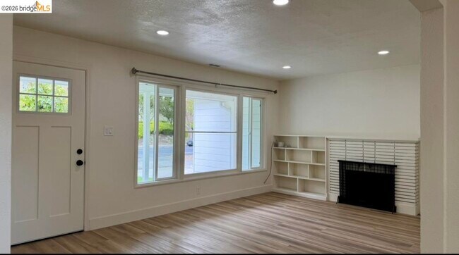 Foto del edificio - 230 Cleaveland Rd