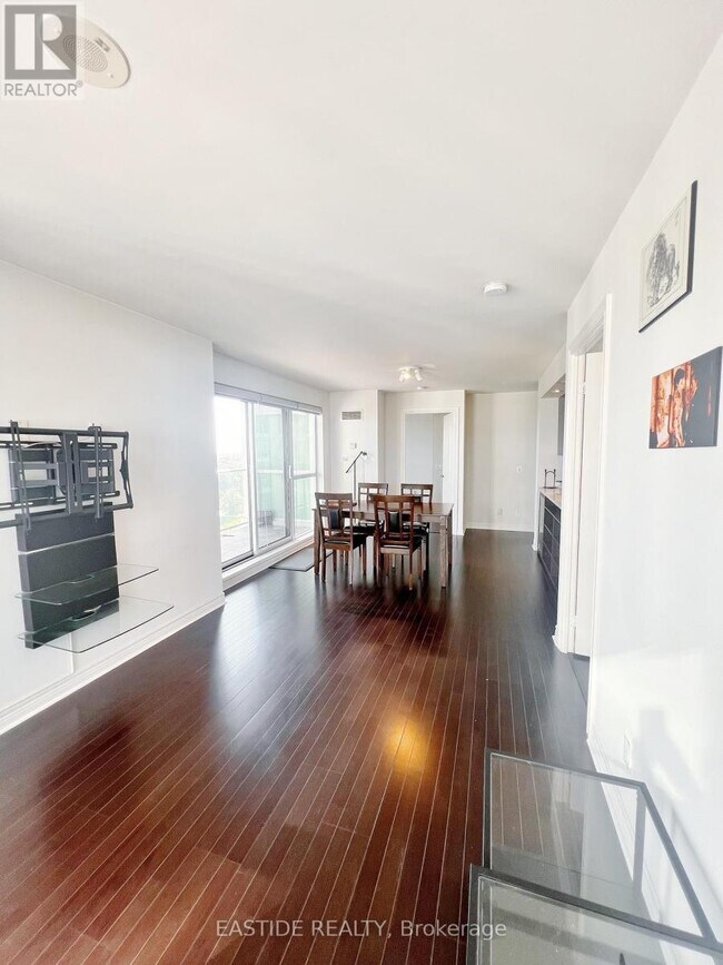 Building Photo - 60 Town Centre Court