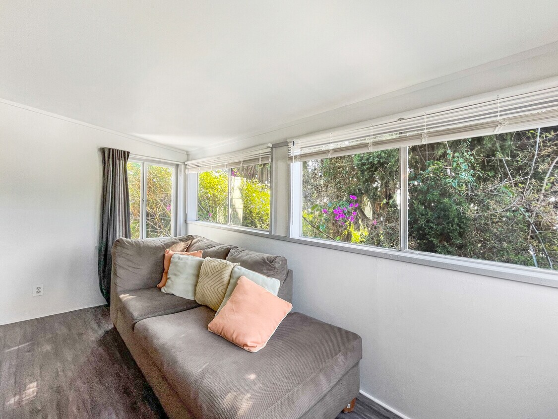 Primary Photo - 2266 Cove Ave