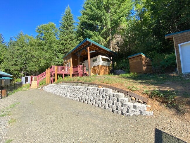 Building Photo - 110 Puyallup Dr