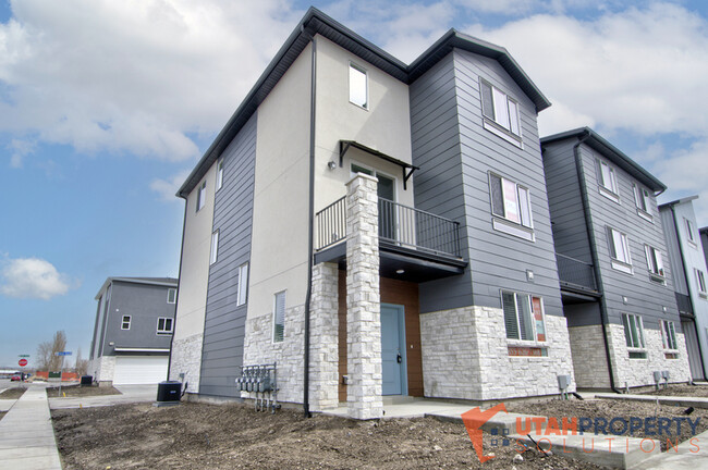 Building Photo - 999 W 360 S
