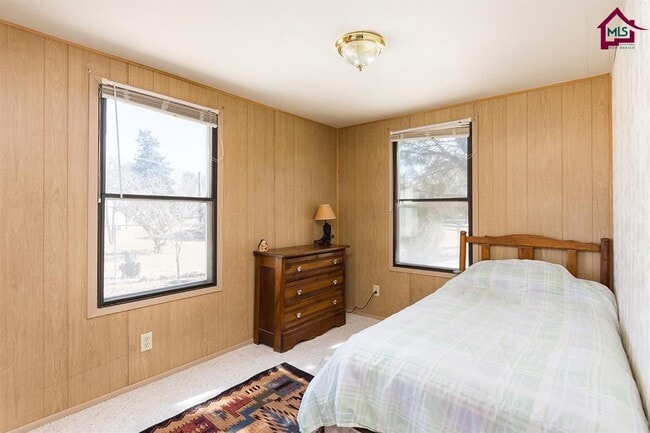 Building Photo - Cute Modular home in the city