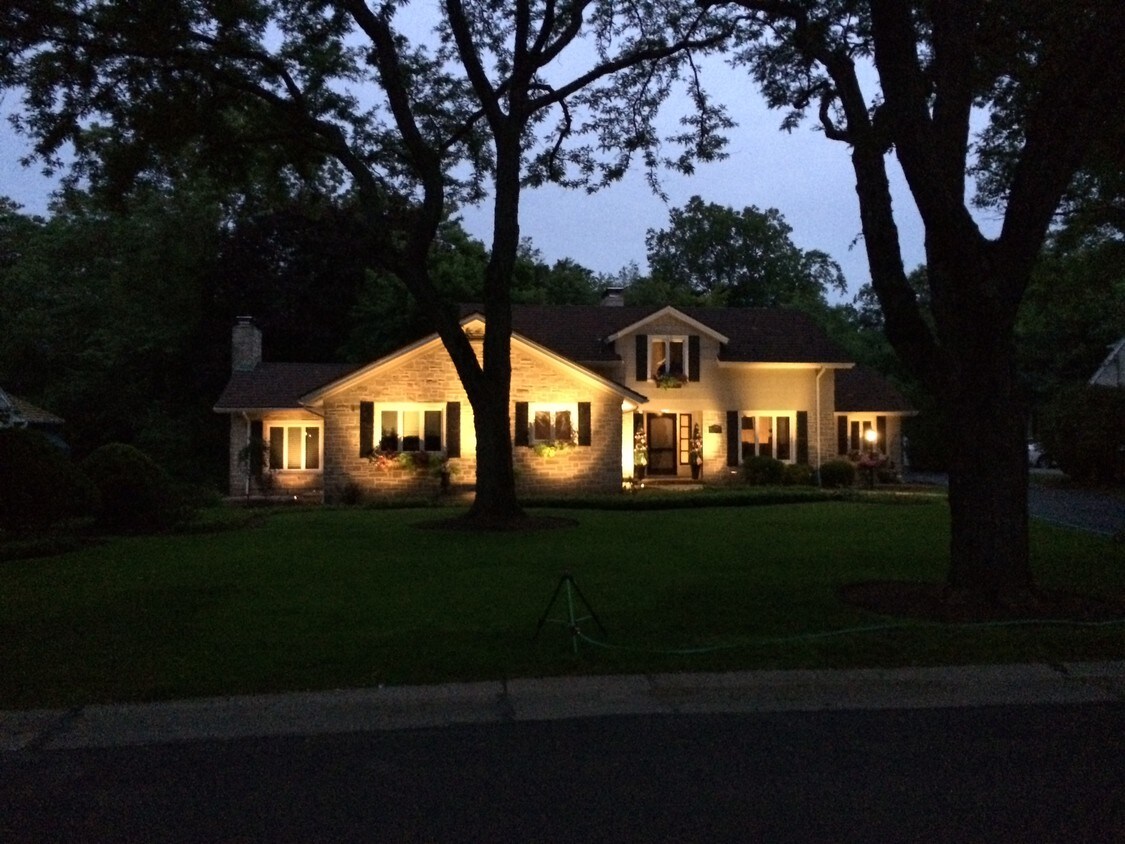 Primary Photo - 22770 Canterbury Ln