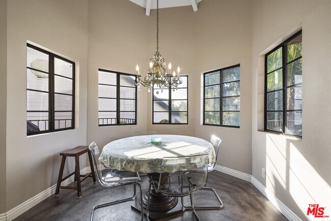 Foto del edificio - 506 N Helberta Ave
