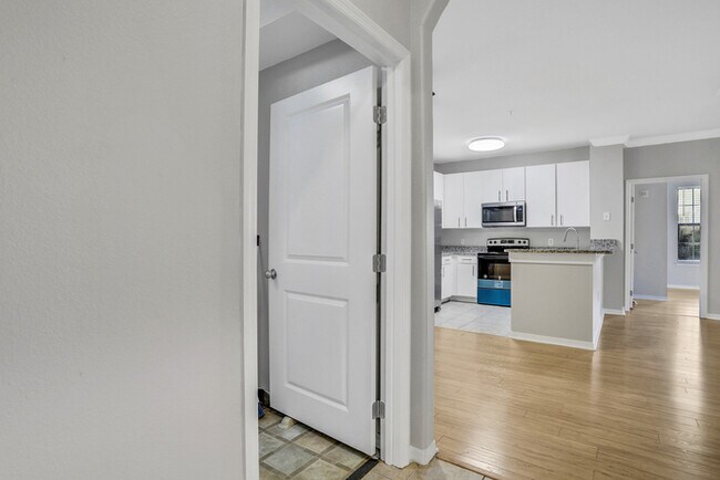 Foto del edificio - Stunning Remodeled 2 Bedroom Condo in Williams Walk