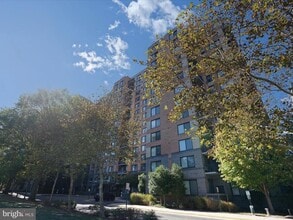 Building Photo - 2451 Midtown Ave