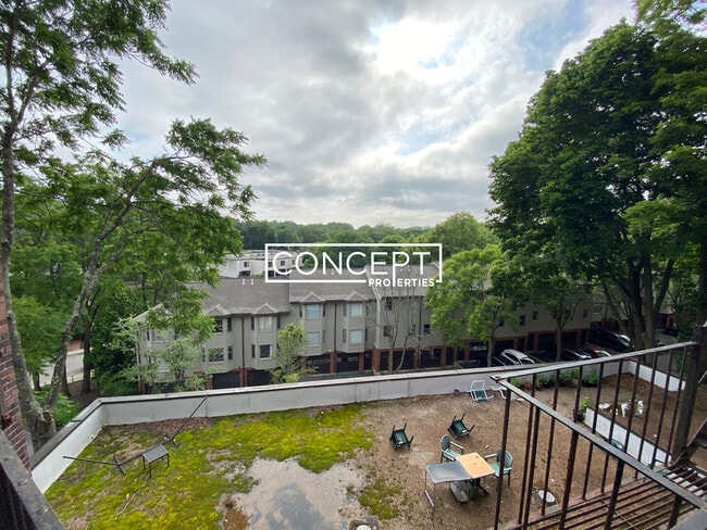 Building Photo - 310 Tappan St