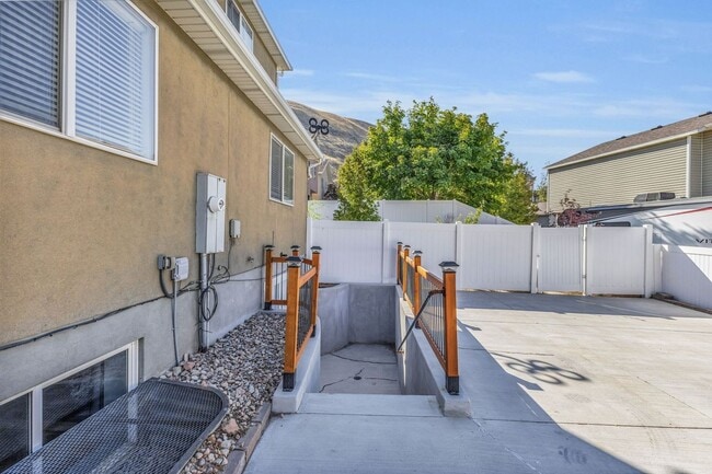 Building Photo - 38 Manilla Cir
