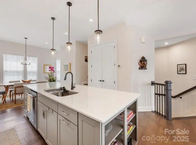 Foto del edificio - 5018 Harrowsmith Ln