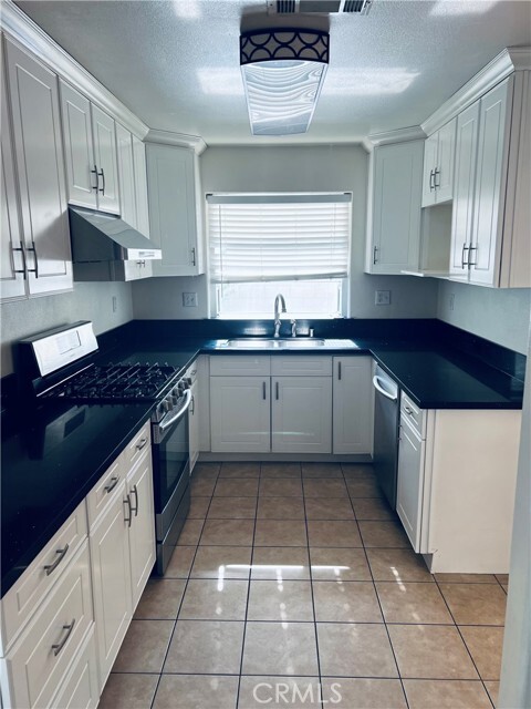 Foto del edificio - 5805 Encinita Ave
