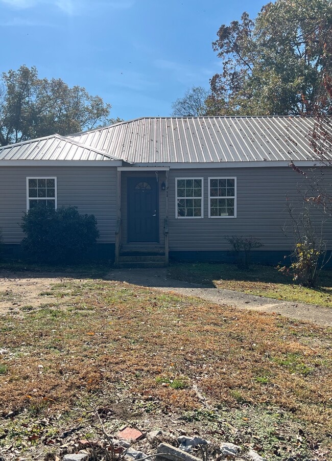 Building Photo - 711 15th St W