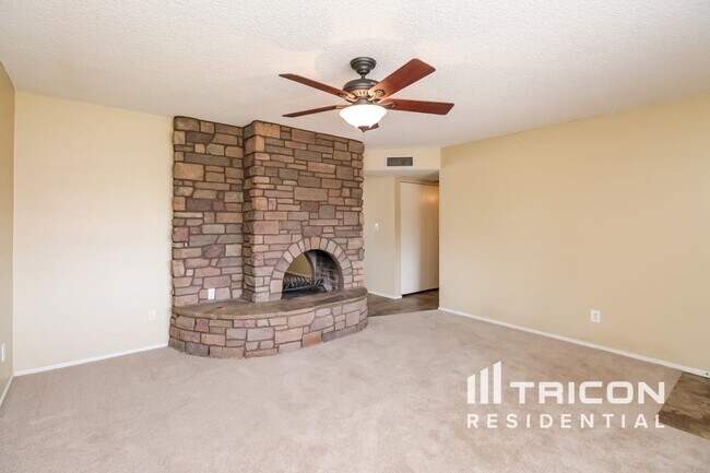 Building Photo - 1346 W Linda Ln