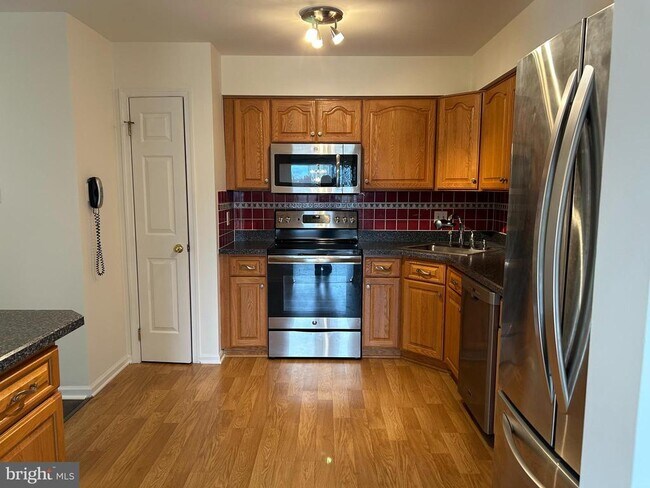 Foto del edificio - 201 Beacon Ct